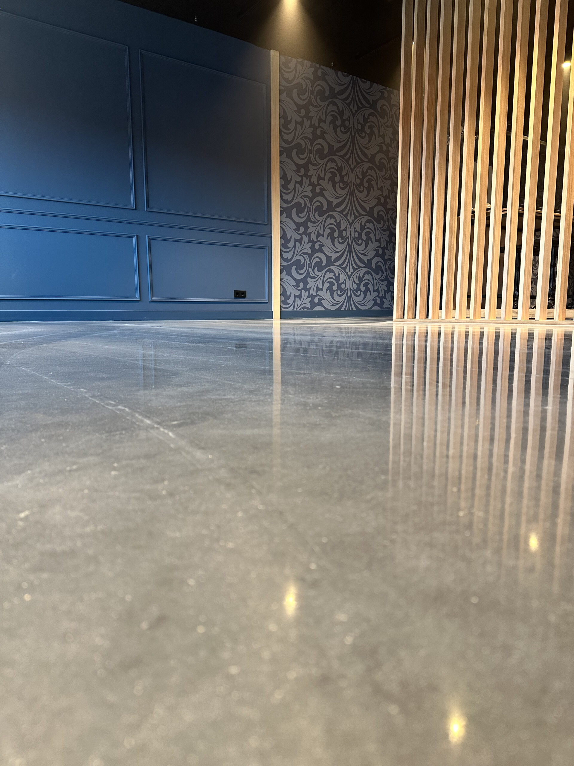 polishedconcrete-concrete-industrial-industrialfloor-liquidhardener-finishingaid-dryshake-polishing-industrialconcrete-highquality-concretepolishing