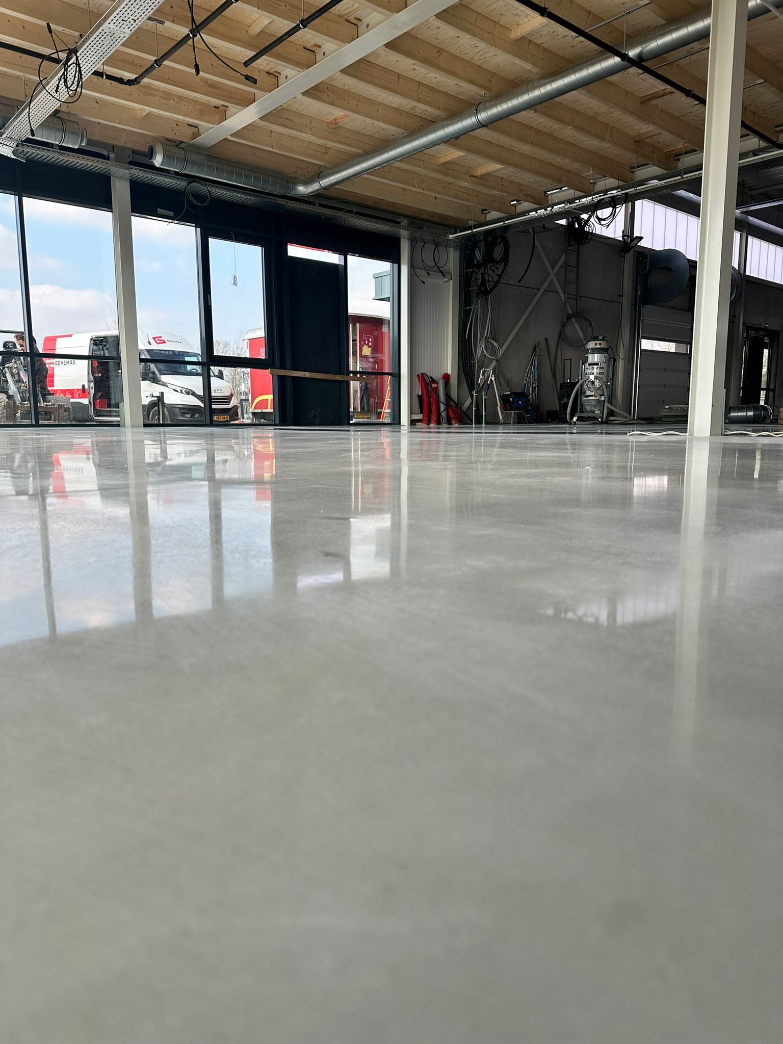 polishedconcrete-concrete-industrial-industrialfloor-liquidhardener-finishingaid-dryshake-polishing-industrialconcrete-highquality-concretepolishing